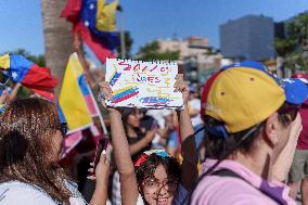 Venezuelans in Chile celebrate the capture of Nicolas Maduro by